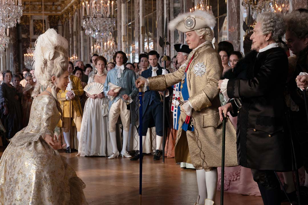 3 tolle Pakete mit je einer Blu-ray von JEANNE DU BARRY und dem Kochbuch ROYAL TEATIME von DK Verlag