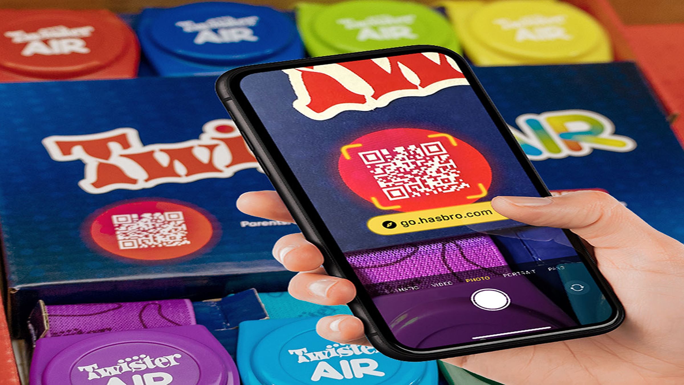 Ein Set bestehend aus zwei Twister Air Spielen im Wert von 64,00 Euro und tauchen Sie ein in eine Welt voller Spaß, Bewegung und gemeinsamer Erlebnisse