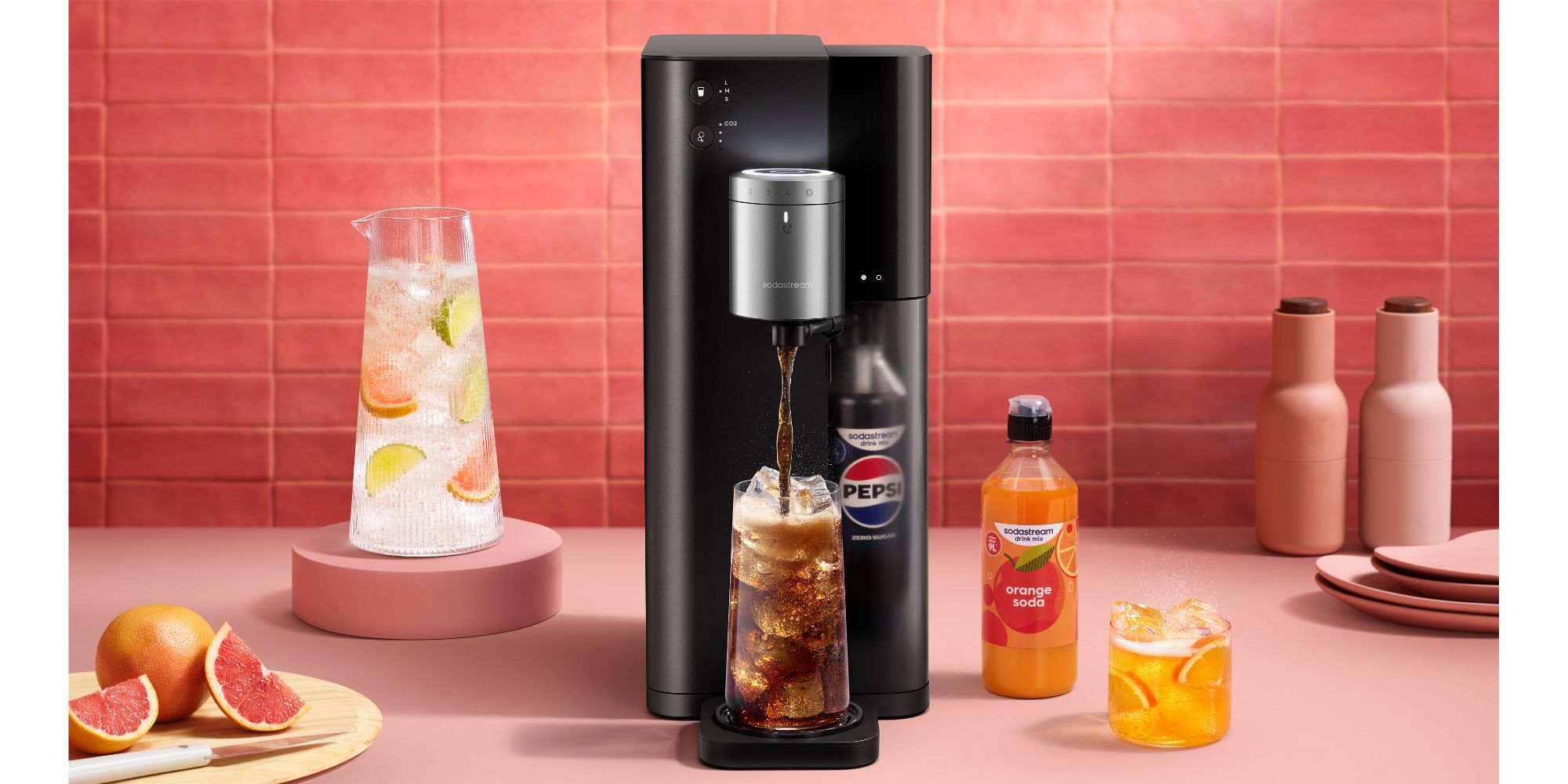 einen Wassersprudler „Ultimate Multi-Drink“ von Sodastream inklusive zehn verschiedener „drink mixes“ im Gesamtwert von ca. 255 Euro. Empfohlener Beitrag Gewinnspiel: Zwei-Seen-Land. Auf den Spuren des Märchenkönigs