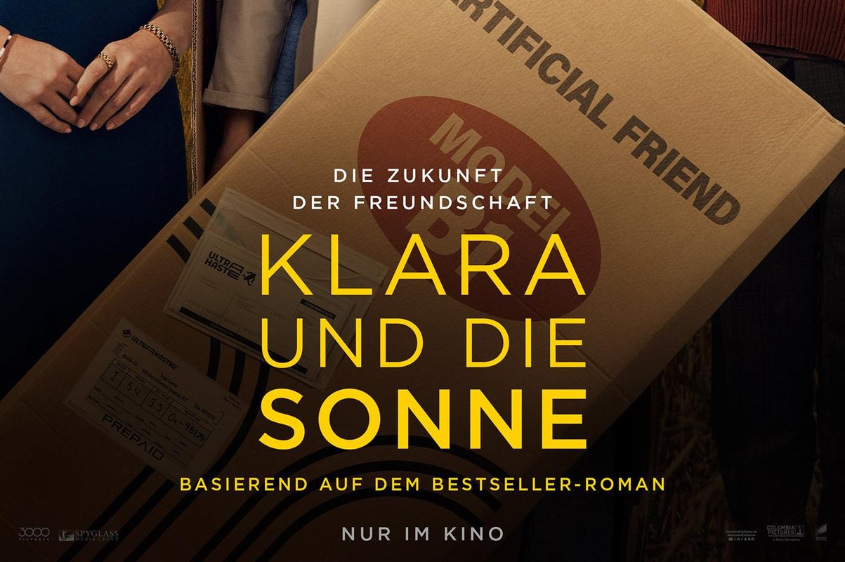 zwei Kinokarten und ein Buch von "Klara und die Sonne"