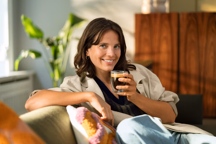 jeden Monat einen Kaffeegutschein im Wert von 250 €