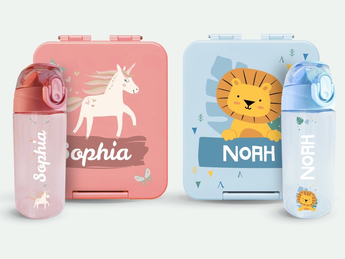 Fünf personalisierte Lunchsets bestehend aus einer Trinkflasche und Brotdose