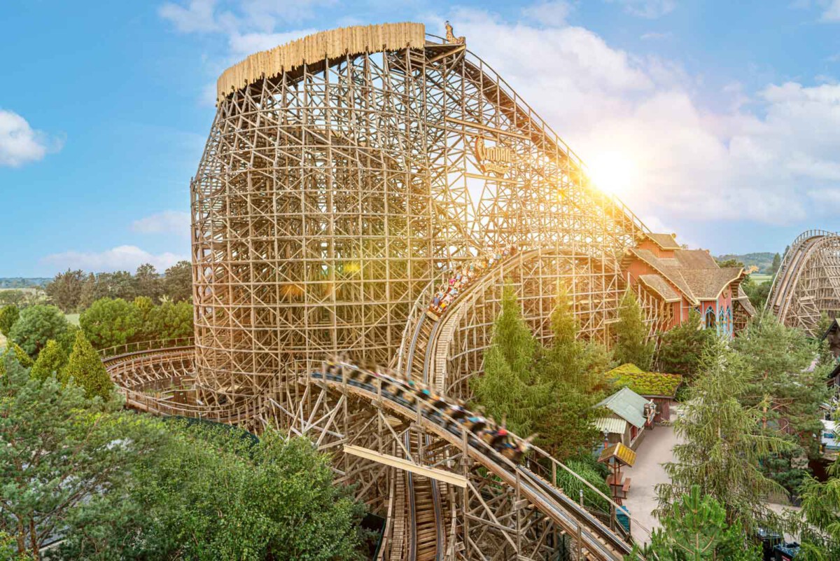 eine Übernachtung mit Frühstück für 4 Personen (2 Erwachsene, 2 Kinder) in einem der 4-Sterne Erlebnishotels des Europa-Park inklusive 2 Tagen Parkeintritt
