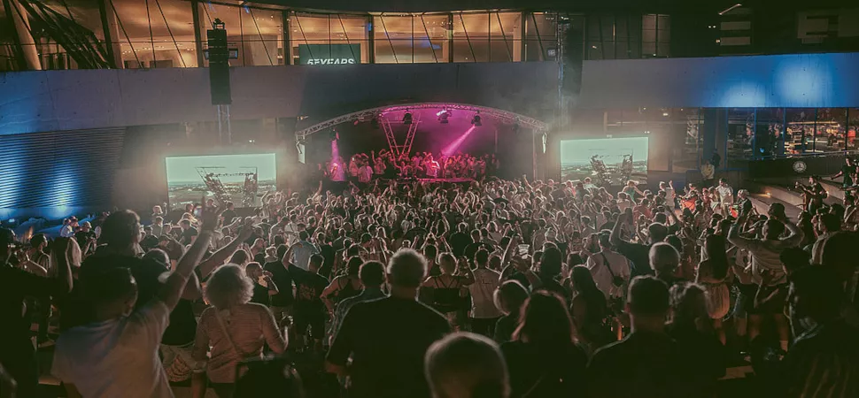 eure Tickets für Freitag oder Samstag und erlebt das Festival live auf dem Schlossplatz