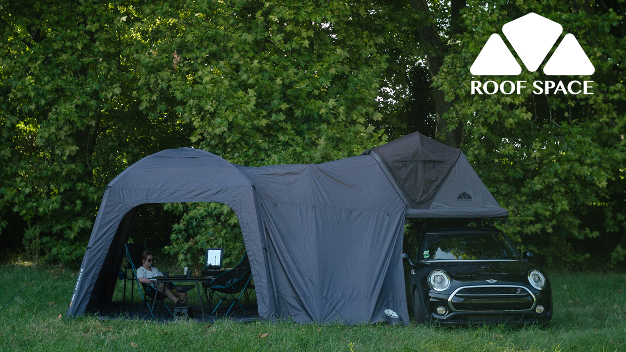 eines Roof Space Dachzelts das perfekte All-in-One-System zum Jubiläum – das **Light Base Vorzelt im Wert von 549 €, gratis**