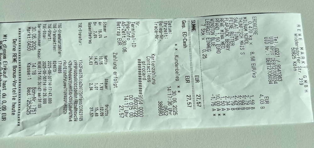 10 × Bundesliga-Erlebnisreise (2 VIP‑Tickets, An‑ und Abreise, Unterkunft, Trikot + Fan‑Schal)