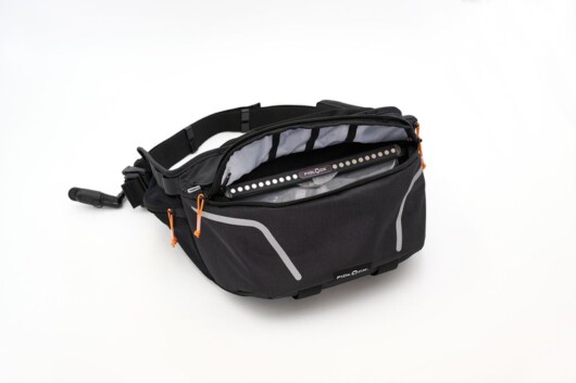 ein separates Fach für die HERMETIC hip bag hydration bladder